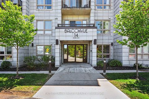 Photo 1 at 208 - 14 Norice Street, Nepean (Meadowlands/Crestview), Ottawa