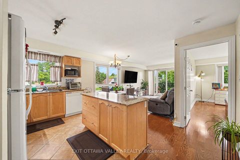 Photo 13 at 208 - 14 Norice Street, Nepean (Meadowlands/Crestview), Ottawa