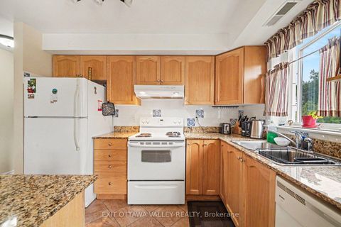 Photo 15 at 208 - 14 Norice Street, Nepean (Meadowlands/Crestview), Ottawa