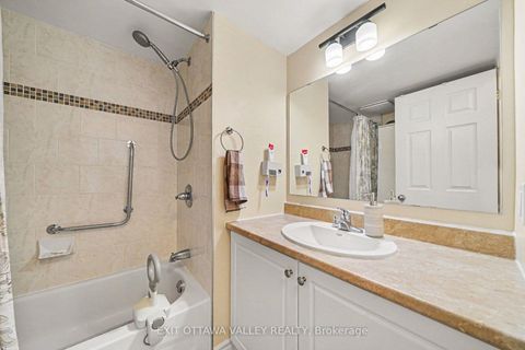 Photo 18 at 208 - 14 Norice Street, Nepean (Meadowlands/Crestview), Ottawa