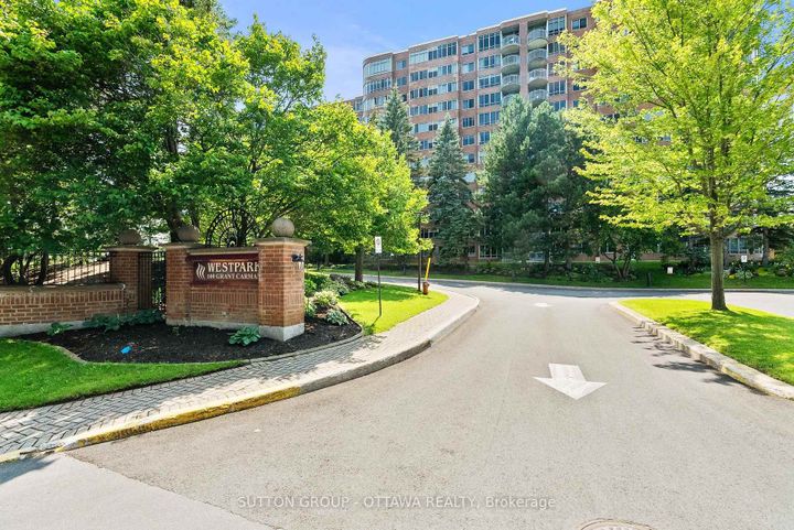 Photo 3 at 917 - 100 Grant Carman Drive, Nepean (Borden Farm/Stewart Farm/Carleton Heights/Parkwood Hills), Ottawa