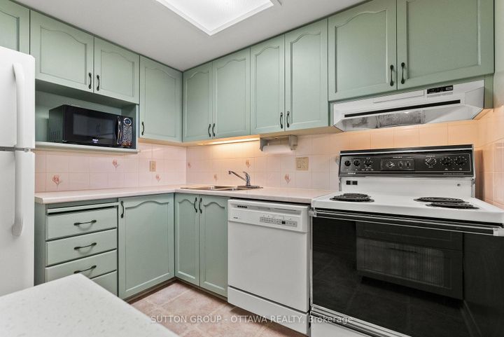Photo 12 at 917 - 100 Grant Carman Drive, Nepean (Borden Farm/Stewart Farm/Carleton Heights/Parkwood Hills), Ottawa
