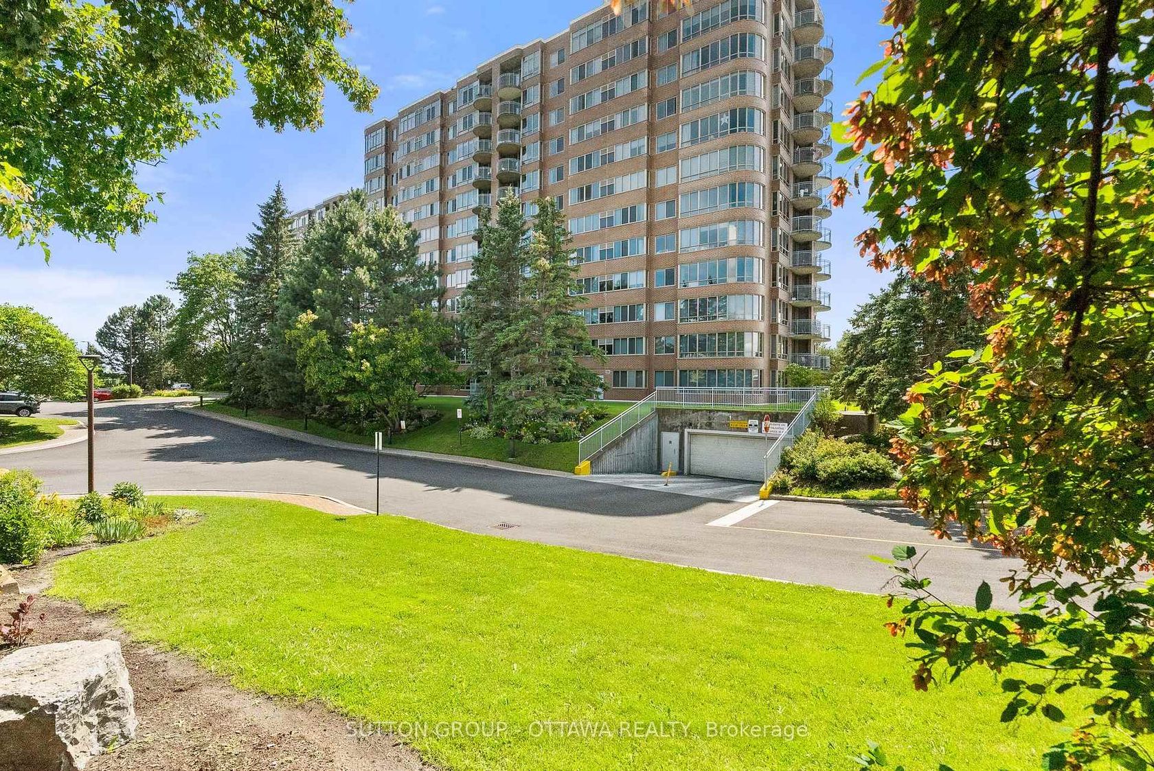 917 - 100 Grant Carman Drive, Nepean (Borden Farm/Stewart Farm/Carleton Heights/Parkwood Hills), Ottawa 
