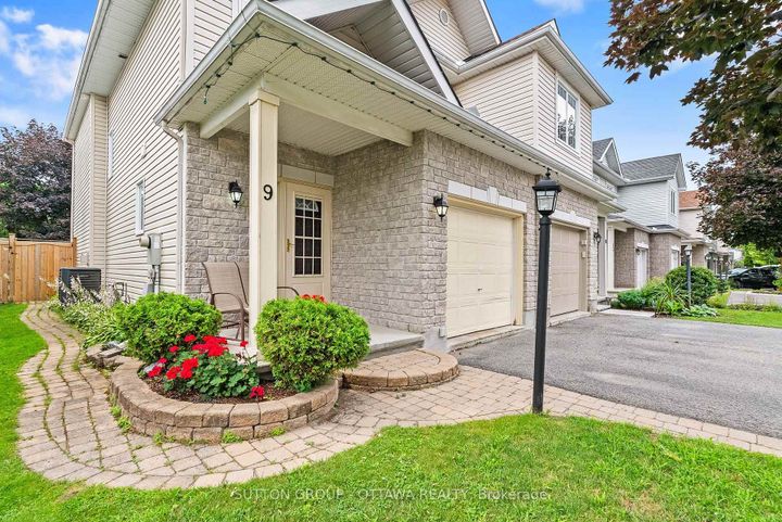 Photo 1 at 9 Alameda Way, Nepean (Longfields), Ottawa
