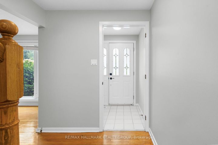 Photo 2 at 84 Chesterton Drive, Nepean (Borden Farm/Stewart Farm/Carleton Heights/Parkwood Hills), Ottawa