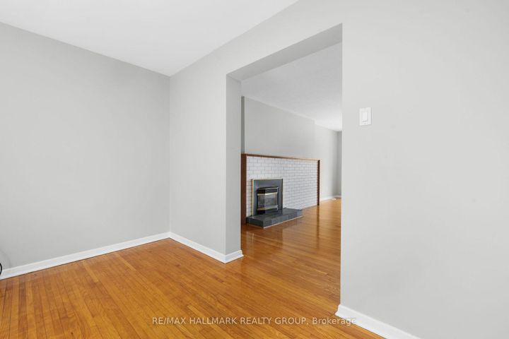 Photo 8 at 84 Chesterton Drive, Nepean (Borden Farm/Stewart Farm/Carleton Heights/Parkwood Hills), Ottawa