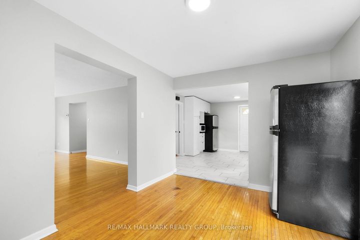 Photo 10 at 84 Chesterton Drive, Nepean (Borden Farm/Stewart Farm/Carleton Heights/Parkwood Hills), Ottawa