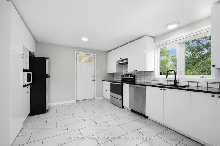 Photo 11 at 84 Chesterton Drive, Nepean (Borden Farm/Stewart Farm/Carleton Heights/Parkwood Hills), Ottawa
