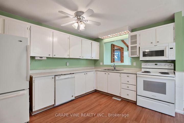 Photo 10 at 108 Fieldgate Drive, Nepean (Knollsbrook), Ottawa