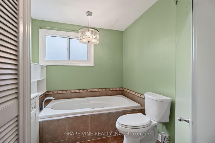 Photo 19 at 108 Fieldgate Drive, Nepean (Knollsbrook), Ottawa