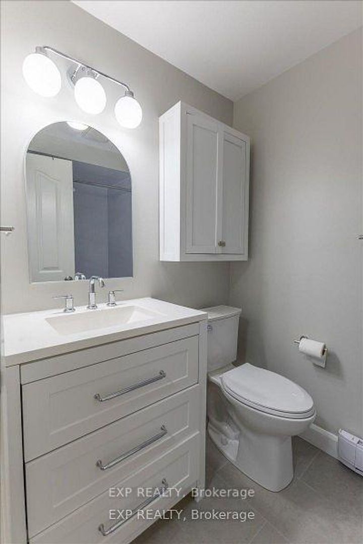 Photo 32 at 15 JANSEN Road, Nepean (Sheahan Estates/Trend Village), Ottawa