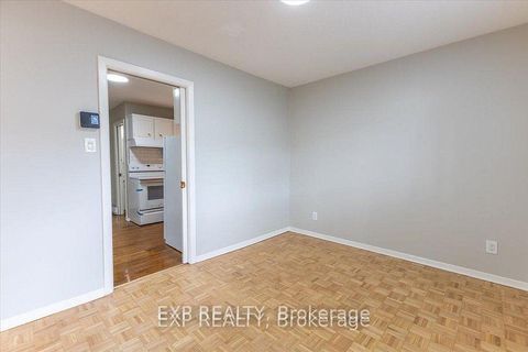 Photo 12 at 15 JANSEN Road, Nepean (Sheahan Estates/Trend Village), Ottawa