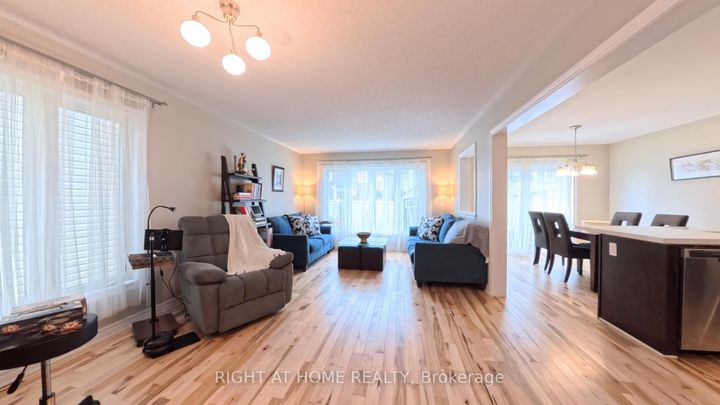 Photo 4 at 566 Dundonald Drive, Nepean (Half Moon Bay), Ottawa
