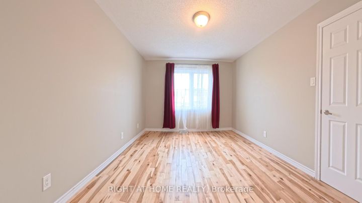Photo 20 at 566 Dundonald Drive, Nepean (Half Moon Bay), Ottawa