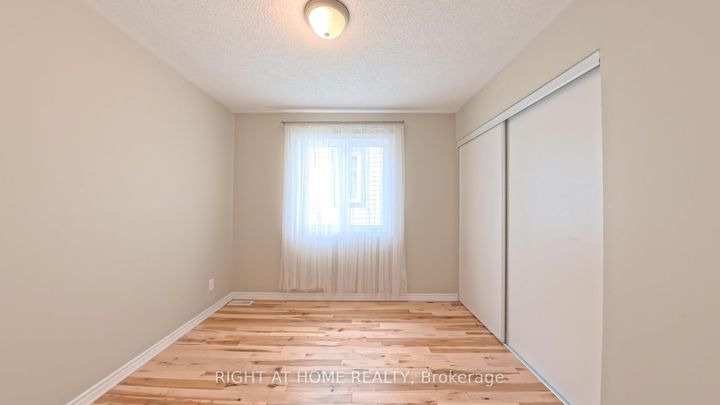 Photo 22 at 566 Dundonald Drive, Nepean (Half Moon Bay), Ottawa