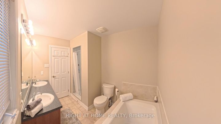 Photo 24 at 566 Dundonald Drive, Nepean (Half Moon Bay), Ottawa