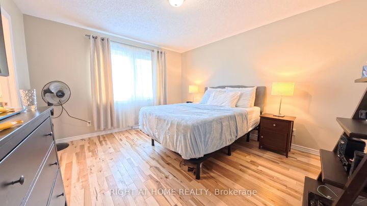 Photo 25 at 566 Dundonald Drive, Nepean (Half Moon Bay), Ottawa