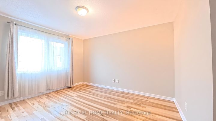 Photo 28 at 566 Dundonald Drive, Nepean (Half Moon Bay), Ottawa