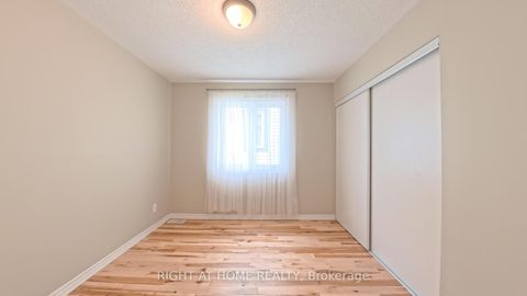 Photo 22 at 566 Dundonald Drive, Nepean (Half Moon Bay), Ottawa