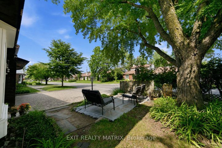 Photo 3 at 2 Ventnor Way, Nepean (Pheasant Run), Ottawa