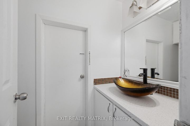 Photo 5 at 2 Ventnor Way, Nepean (Pheasant Run), Ottawa