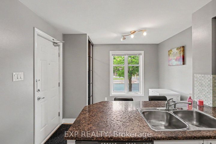 Photo 10 at 724A CHAPMAN MILLS Drive, Nepean (Strandherd), Ottawa