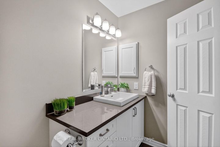 Photo 13 at 33 - 701 B Sue Holloway Drive, Nepean (Strandherd), Ottawa
