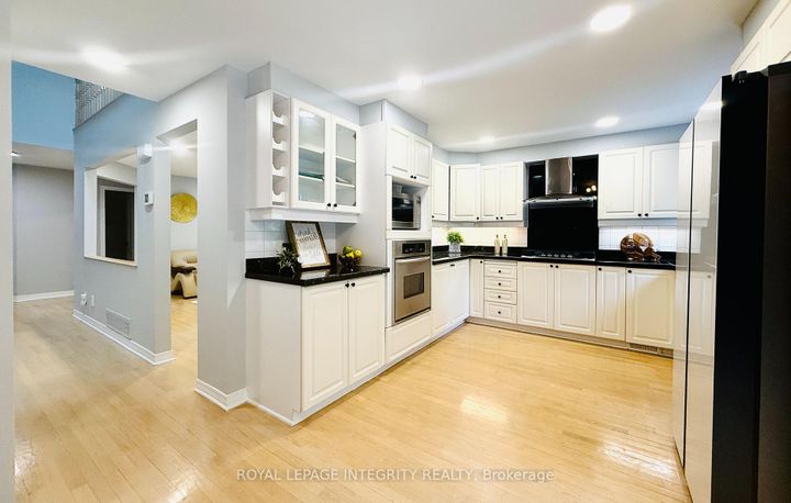 Photo 11 at 4 GLENARDEN Court, Nepean (Centrepointe), Ottawa