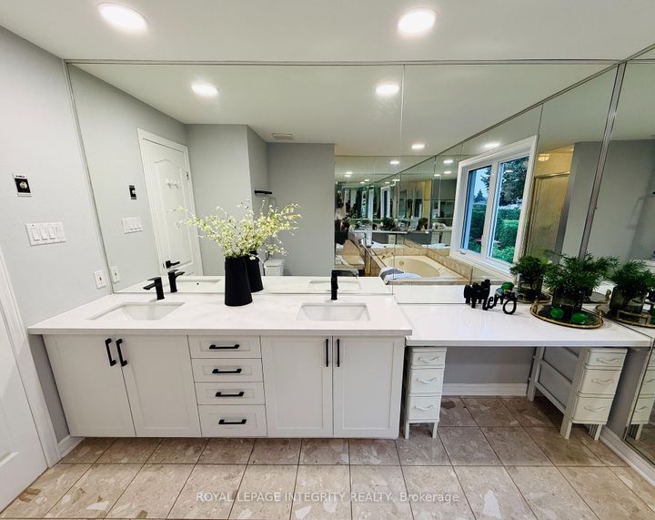 Photo 17 at 4 GLENARDEN Court, Nepean (Centrepointe), Ottawa