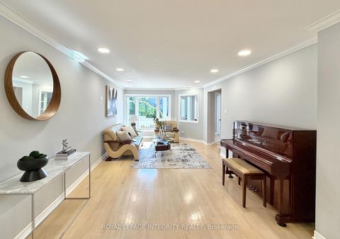 Photo 6 at 4 GLENARDEN Court, Nepean (Centrepointe), Ottawa