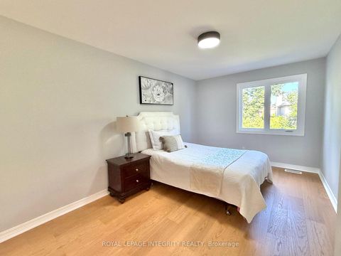 Photo 18 at 4 GLENARDEN Court, Nepean (Centrepointe), Ottawa