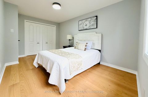 Photo 19 at 4 GLENARDEN Court, Nepean (Centrepointe), Ottawa