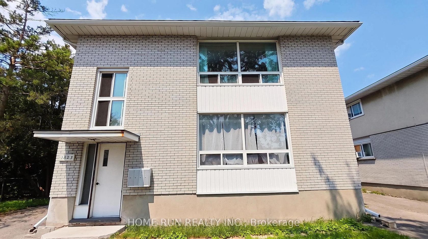1023 Meadowlands Drive, Nepean (Carleton Square), Ottawa 