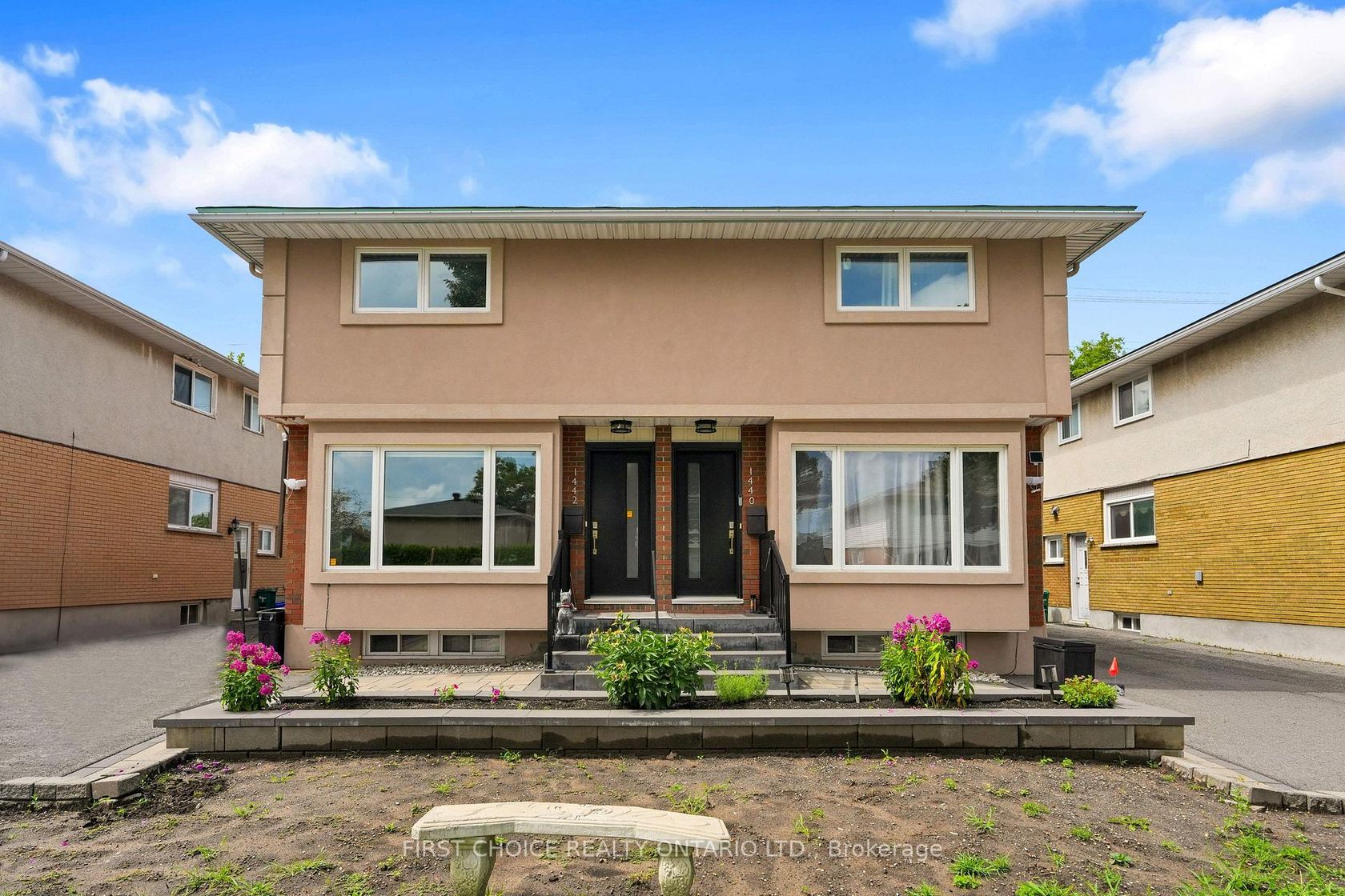 1442 Claymor Avenue, Nepean (Carleton Square), Ottawa 