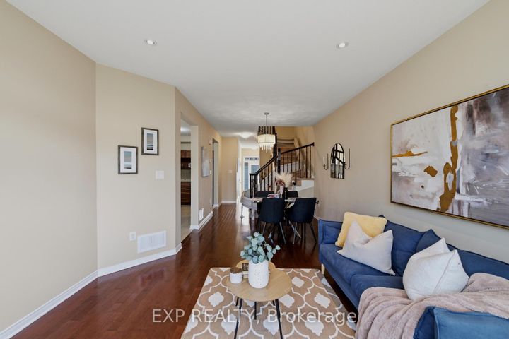 Photo 7 at 118 Laramie Crescent, Nepean (Stonebridge), Ottawa