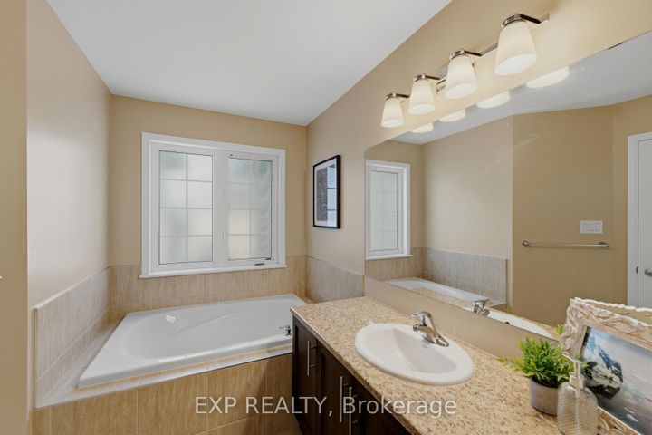 Photo 22 at 118 Laramie Crescent, Nepean (Stonebridge), Ottawa
