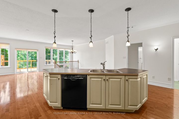Photo 9 at 110 Heathercrest Private, Nepean (Stonebridge), Ottawa
