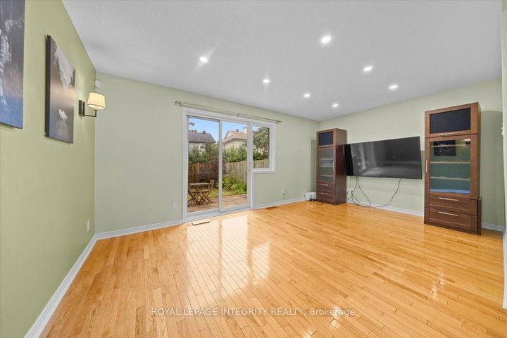 Photo 6 at 69 ROYAL FIELD Crescent, Nepean (Longfields), Ottawa
