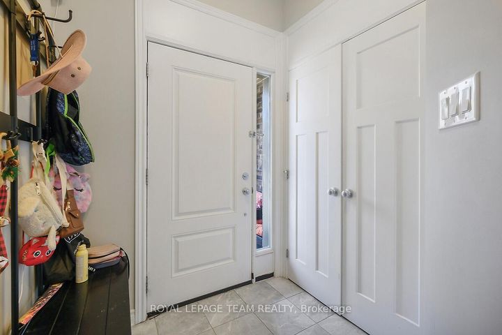 Photo 1 at 253 Fergus Crescent, Nepean (Cedargrove/Fraserdale), Ottawa