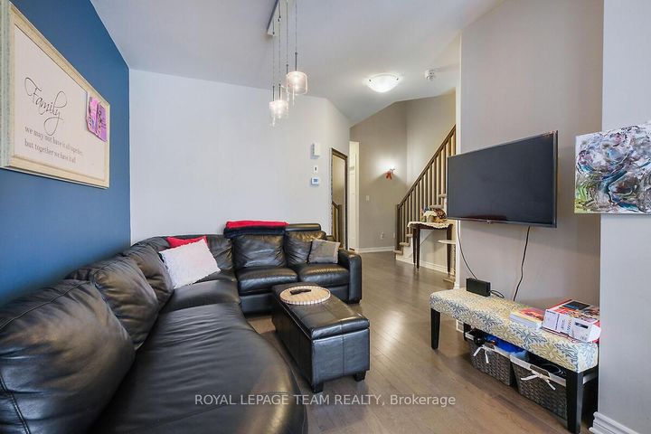 Photo 5 at 253 Fergus Crescent, Nepean (Cedargrove/Fraserdale), Ottawa