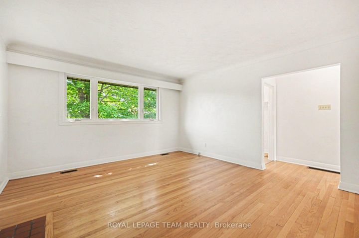 Photo 7 at 3 Donna Street, Nepean (Meadowlands/Crestview), Ottawa