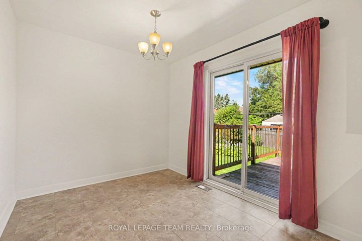 Photo 8 at 3 Donna Street, Nepean (Meadowlands/Crestview), Ottawa