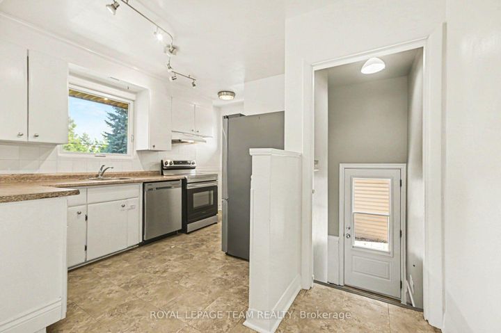 Photo 12 at 3 Donna Street, Nepean (Meadowlands/Crestview), Ottawa