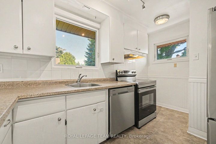 Photo 14 at 3 Donna Street, Nepean (Meadowlands/Crestview), Ottawa
