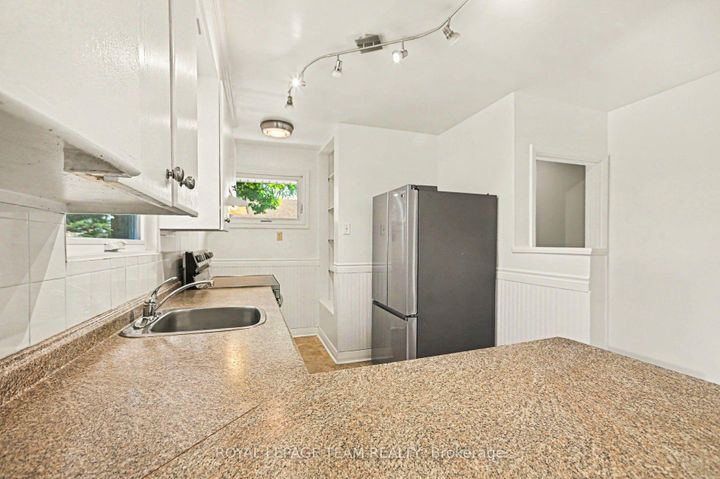 Photo 15 at 3 Donna Street, Nepean (Meadowlands/Crestview), Ottawa
