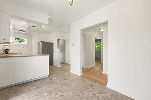 Photo 11 at 3 Donna Street, Nepean (Meadowlands/Crestview), Ottawa