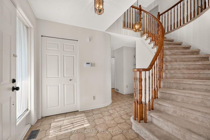 Photo 3 at 38 Bateman Drive, Nepean (Manordale), Ottawa