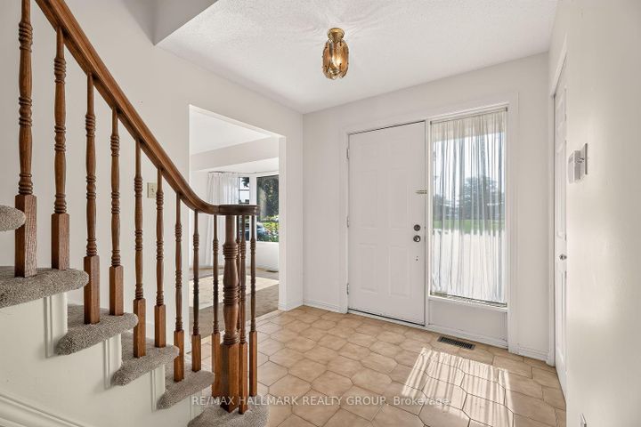 Photo 4 at 38 Bateman Drive, Nepean (Manordale), Ottawa