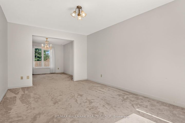Photo 6 at 38 Bateman Drive, Nepean (Manordale), Ottawa