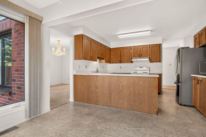 Photo 12 at 38 Bateman Drive, Nepean (Manordale), Ottawa